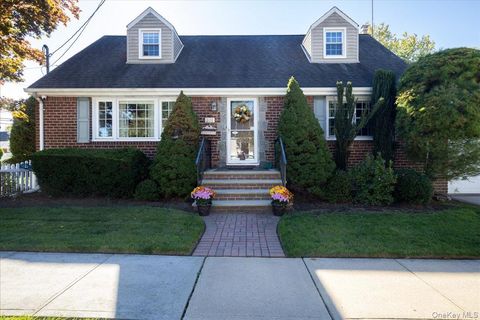 Photo of 301 Concord Avenue, West Hempstead, NY 11552 (MLS # 926235) Photo of 301 Concord Avenue, West Hempstead, NY 11552 (MLS # 926235)