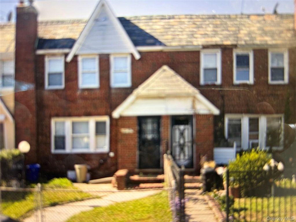 Photo of 11450 200th Street, Saint Albans, NY 11412 (MLS # 997177)
