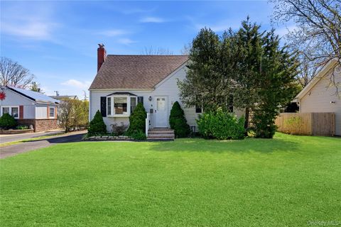 Photo of 6 Central Avenue, Amityville, NY 11701 (MLS # 989580)