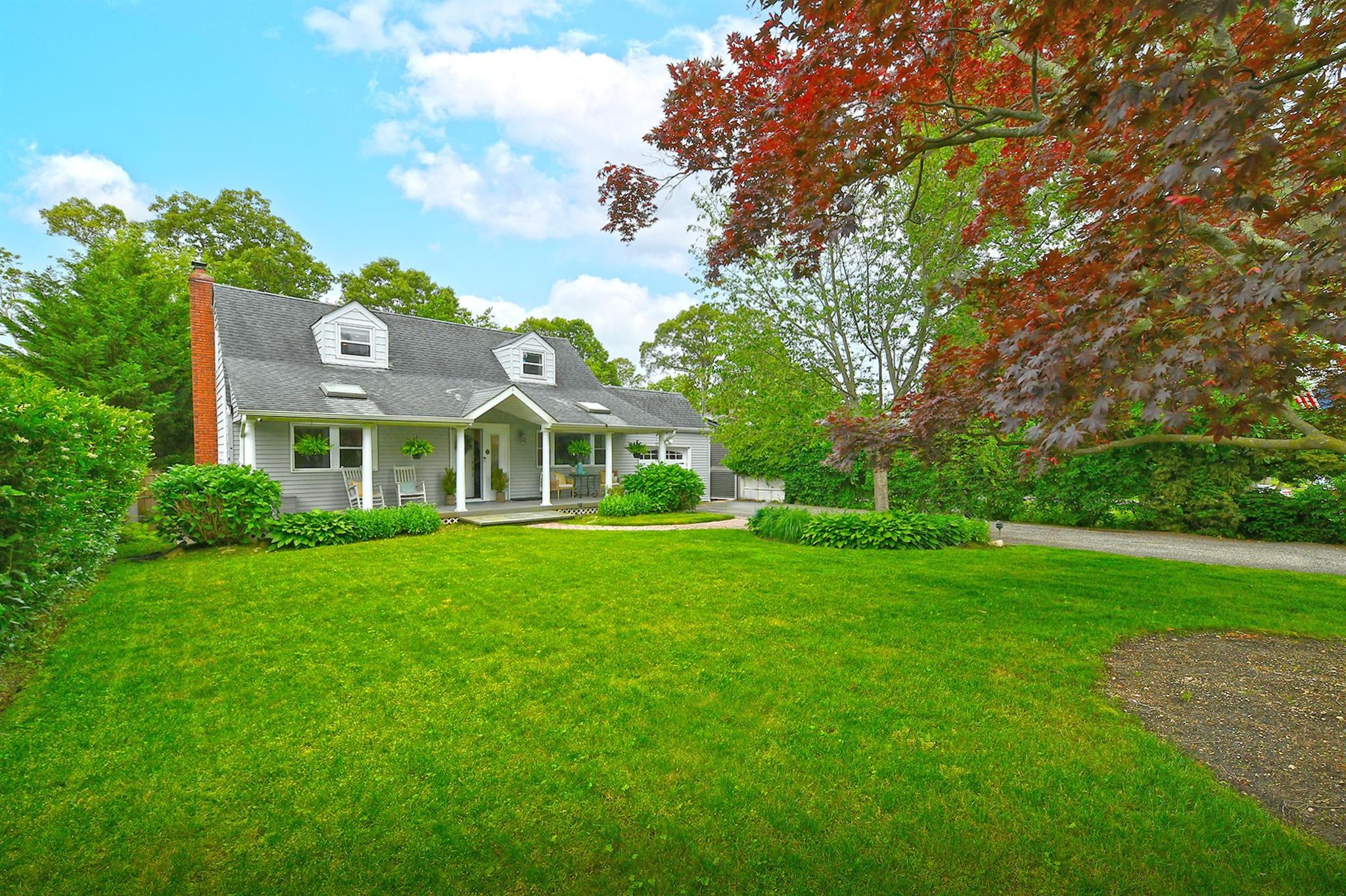 Luyster Street, South Huntington, Hamptons, NY - 5 Bedrooms  
2 Bathrooms - 