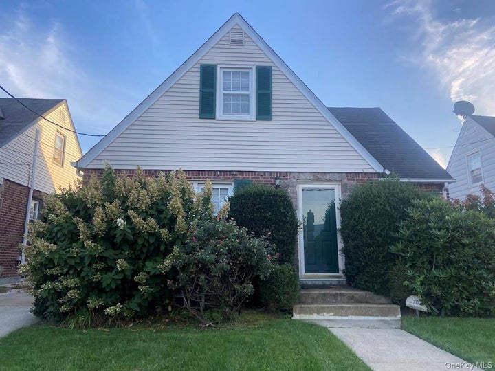 Photo 1 of 13 — 10 Purdy, Rockville Centre, NY 11570