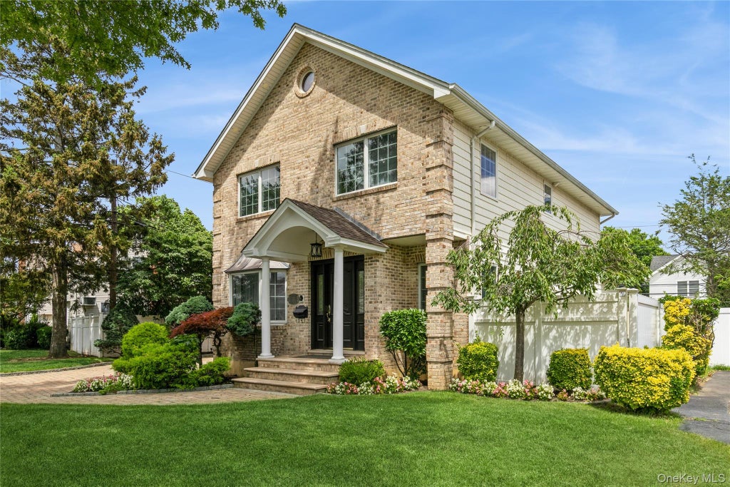 Photo of 27 Greenlawn Boulevard, Valley Stream, NY 11580 (MLS # 891918)