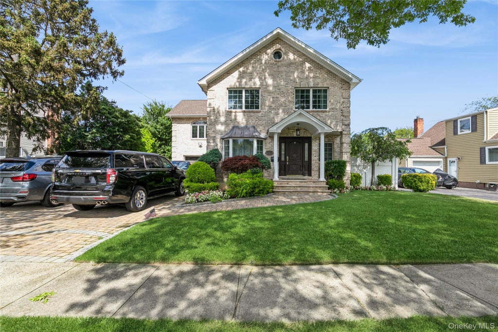 Photo of 27 Greenlawn Boulevard, Valley Stream, NY 11580 (MLS # 891918)