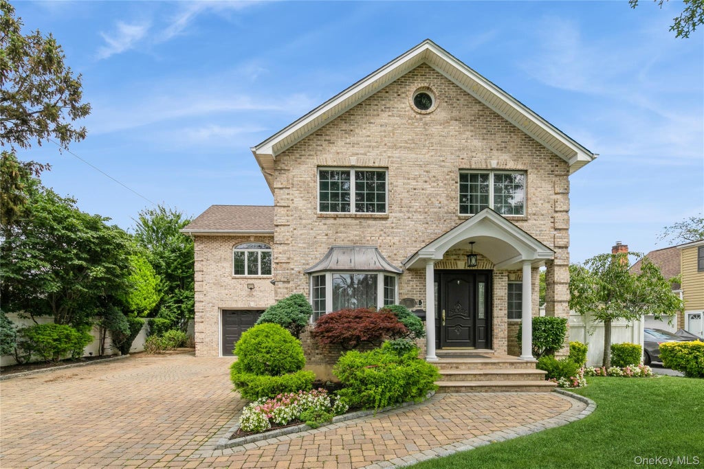 Photo of 27 Greenlawn Boulevard, Valley Stream, NY 11580 (MLS # 891918)