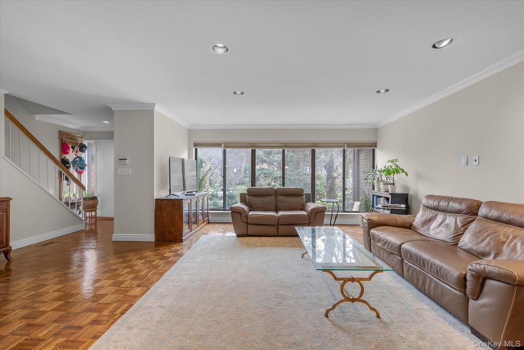 Photo of 3 Oldfield, Roslyn, NY 11576 (MLS # 980985)