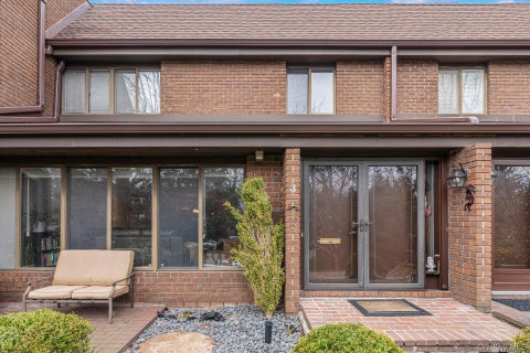 Condo For Sale - 3 Oldfield<br/> Roslyn, NY 11576
