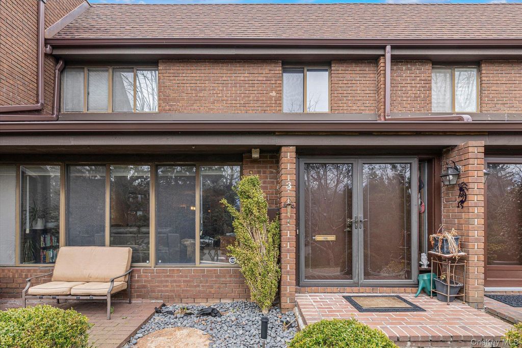 Photo of 3 Oldfield, Roslyn, NY 11576 (MLS # 980985)