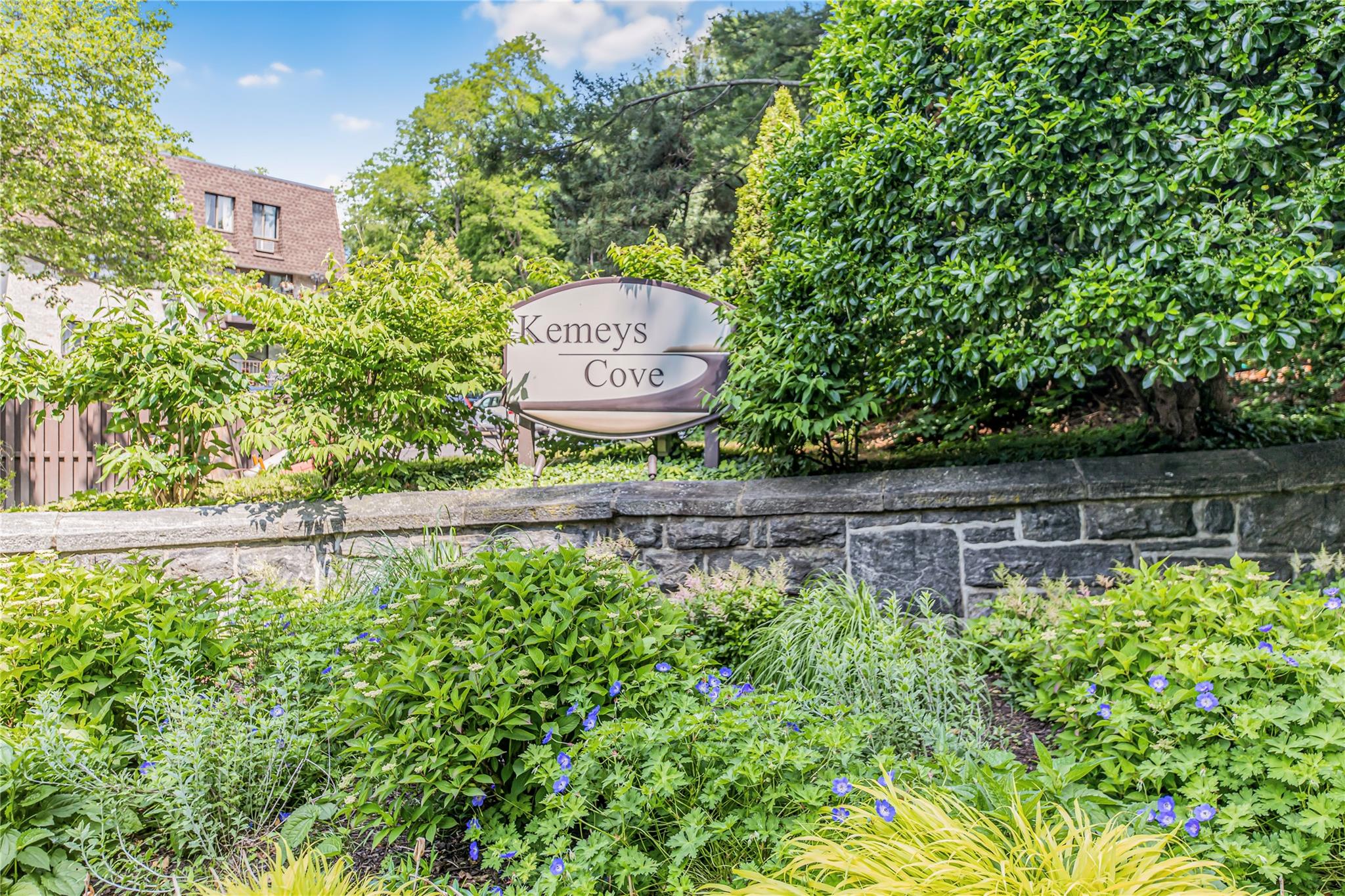 Property for Sale at Kemeys Cove Ave 6-08, Briarcliff Manor, New York - Bedrooms: 2 
Bathrooms: 3 
Rooms: 4  - $519,999