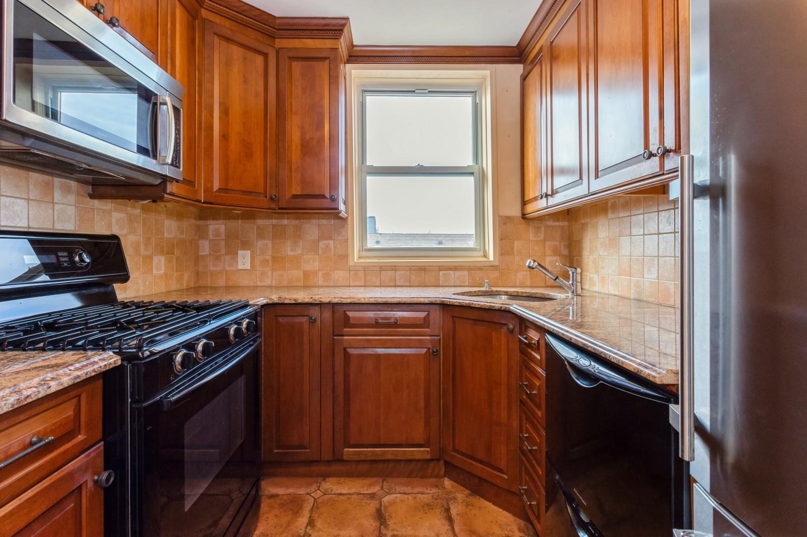 210 W E Broadway Court #6B, Long Beach, Florida image 9
