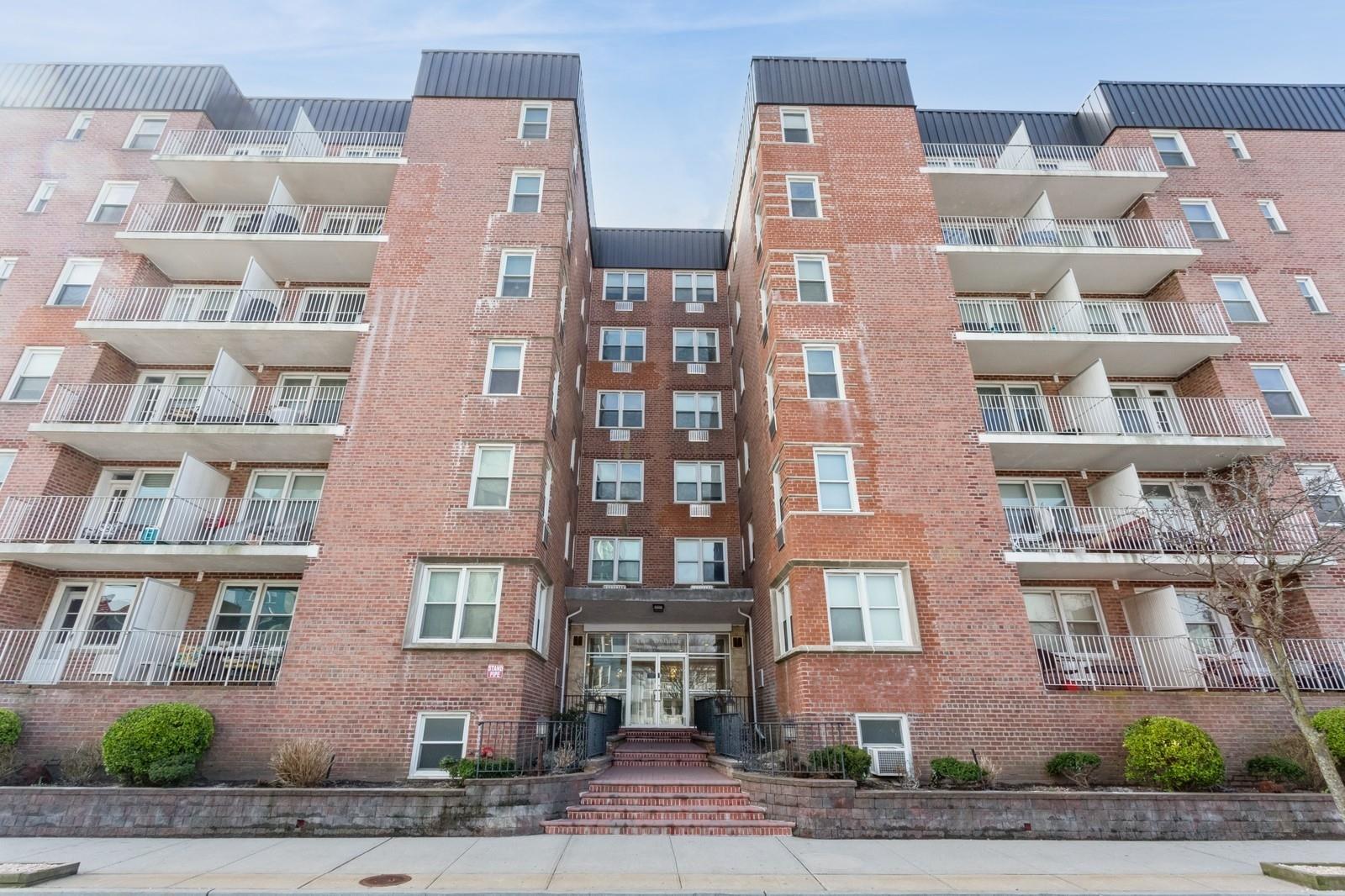 210 W E Broadway Court #6B, Long Beach, Florida image 1