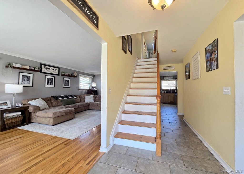 Photo of 15 Brush Hollow Road, Holbrook, NY 11741 (MLS # 985949)