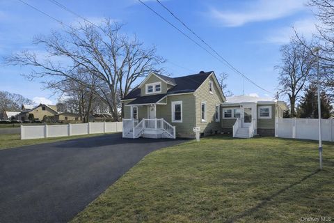 Homes For Sale - 78 Roslyn Street<br/> Islip Terrace, NY 11752