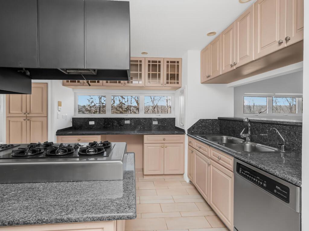 1661 Old Cuntry Road Rd #290, Riverhead, New York image 13