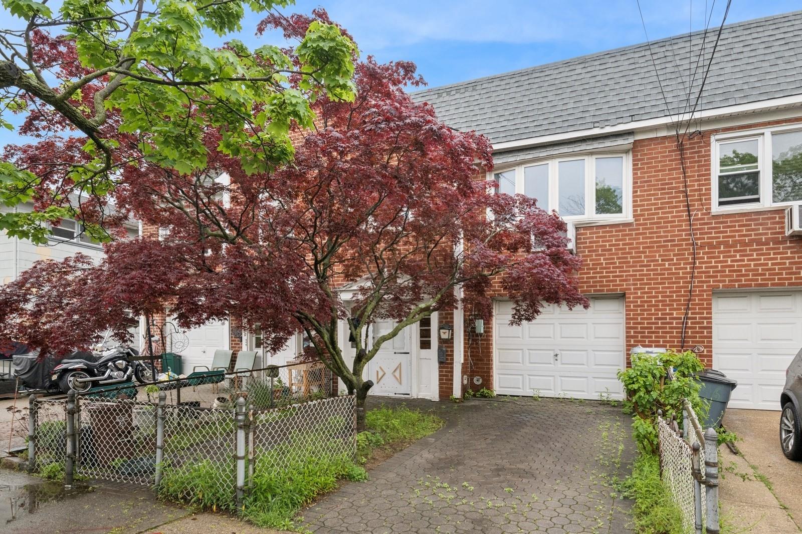 Property for Sale at Kearney Avenue, Bronx, New York - Bedrooms: 6 
Bathrooms: 4  - $779,000