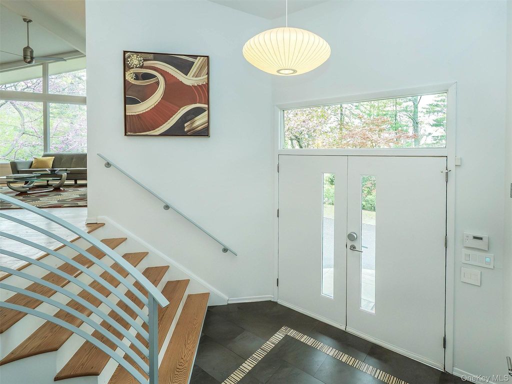 Photo of 7 Southeast Road, Sands Point, NY 11050 (MLS # 985541)