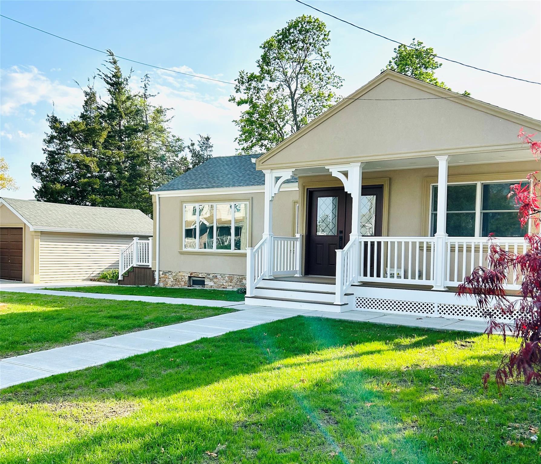 263 S 14th Street, Lindenhurst, New York image 1