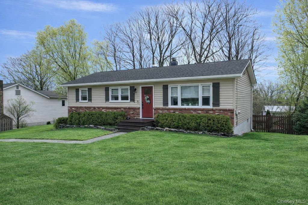 Photo of 40 Poplar Drive, Monroe, NY 10950 (MLS # 982301)