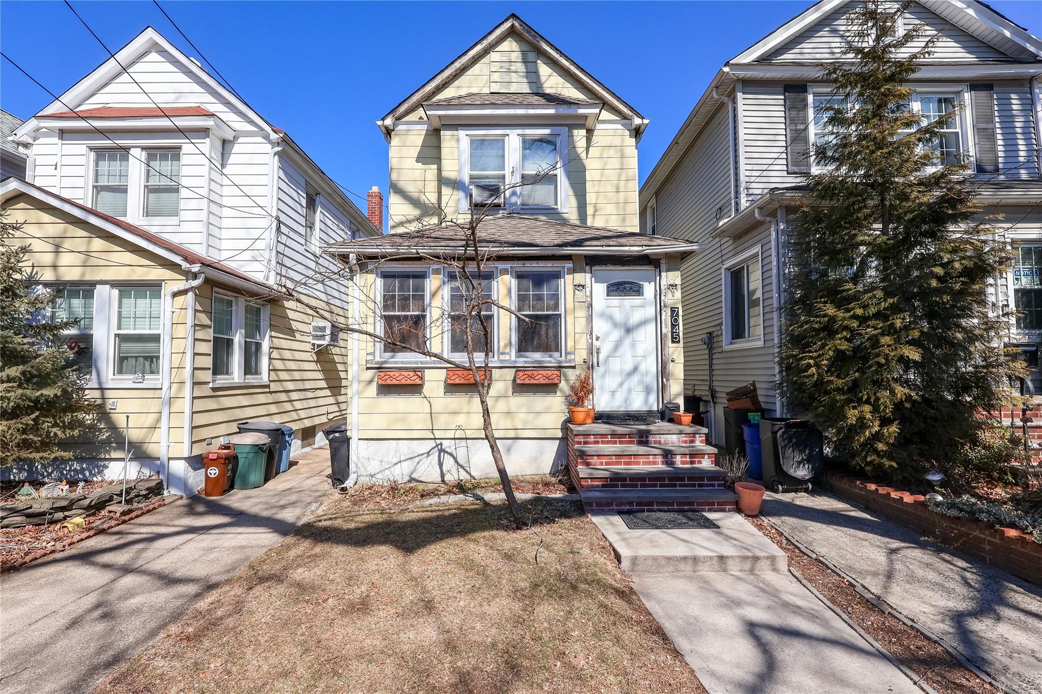 Manse Street, Forest Hills, Queens, NY - 3 Bedrooms  
2 Bathrooms - 