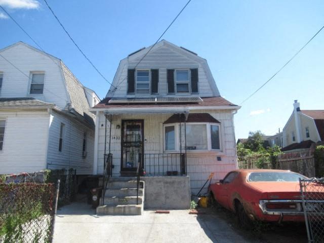 14-32 Pearl Street, Far Rockaway, New York image 1