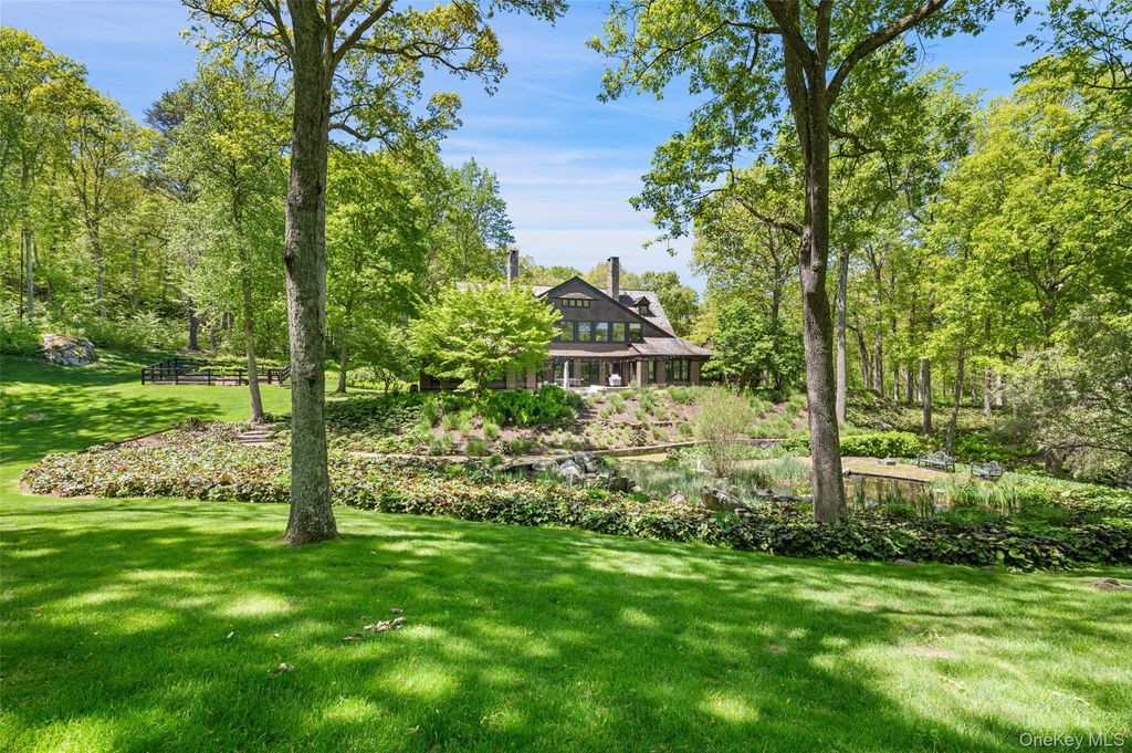 Photo of 401 Pea Pond Road, Katonah, NY 10536 (MLS # 1000725)