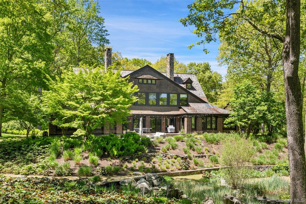 Photo of 401 Pea Pond Road, Katonah, NY 10536 (MLS # 1000725)