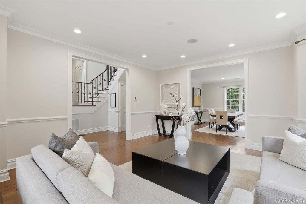 Photo of 8 E Clinton Avenue, Irvington, NY 10533 (MLS # 975937)