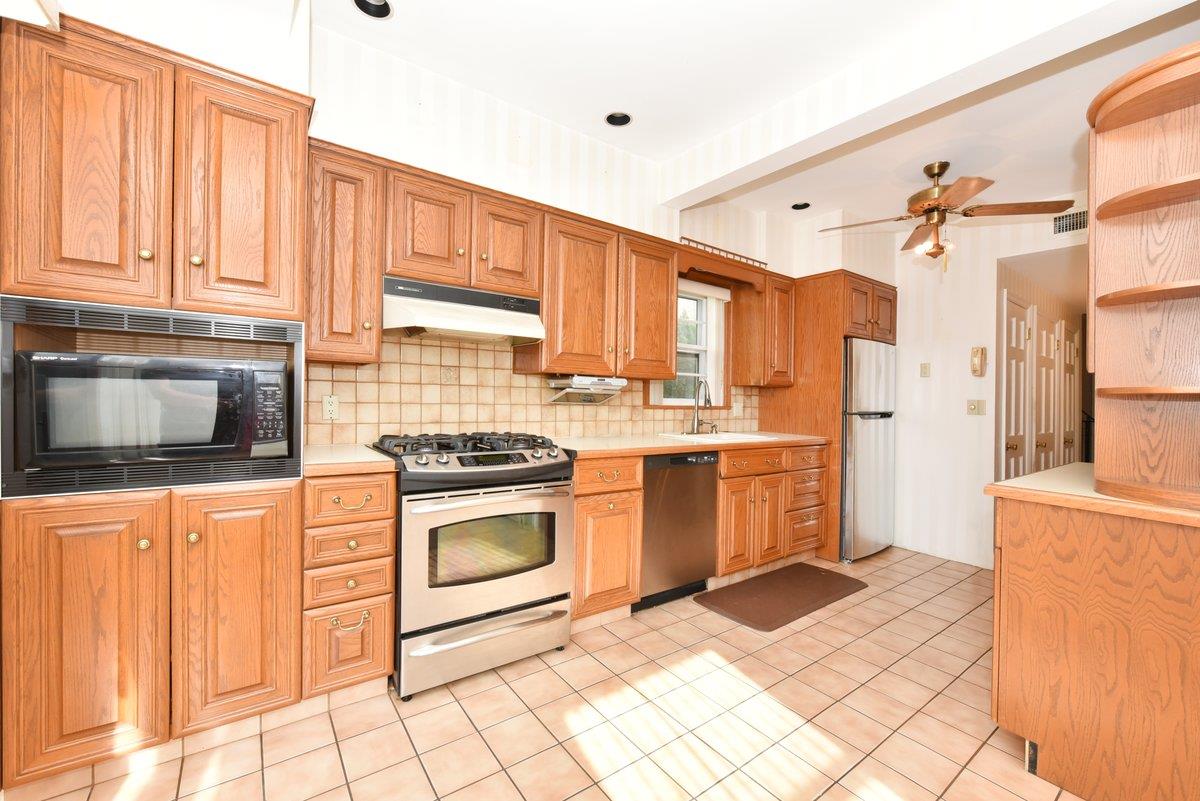 6 York Place, Williston Park, New York image 8