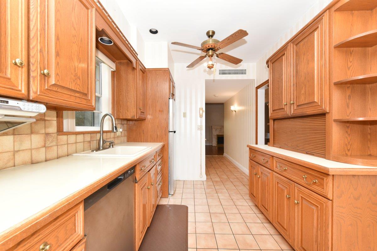 6 York Place, Williston Park, New York image 9