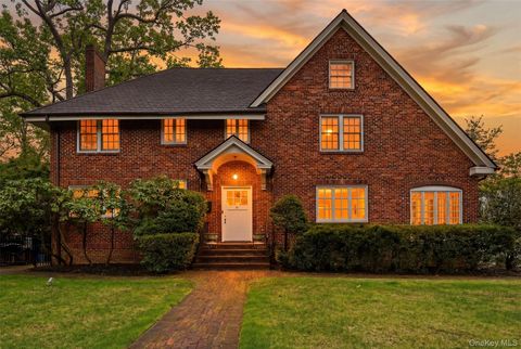 12 Little John Place White Plains NY 10605