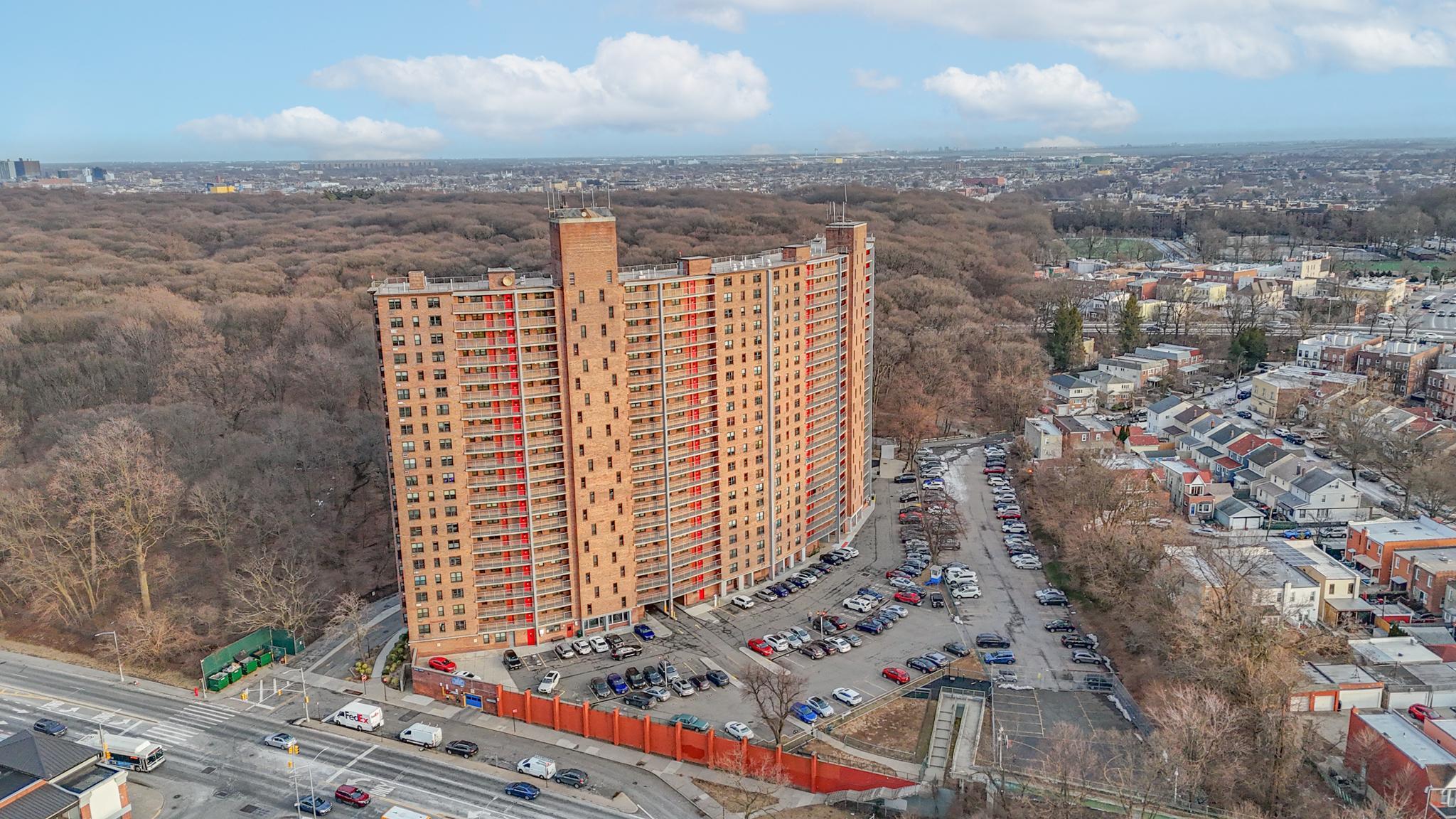 90-50 Union Turnpike #1L, Glendale, New York image 2