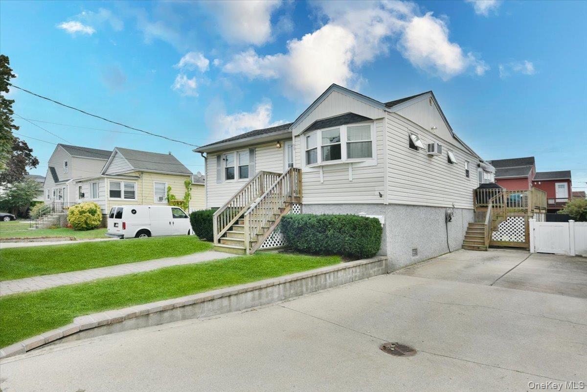 90 4th Avenue