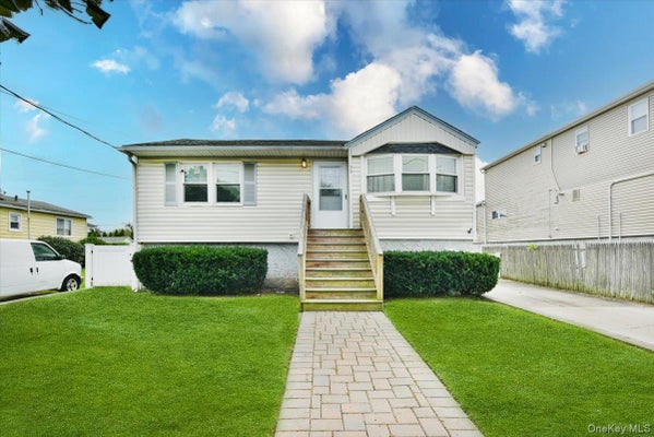 90 4TH AVE, EAST ROCKAWAY, NY 11518 - Image e1271c4a09c3bcbb6b4ee1e969a165de/3554871792