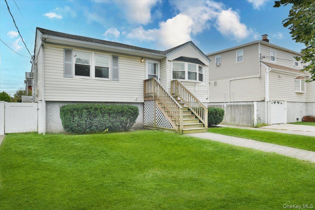 90 4th Avenue