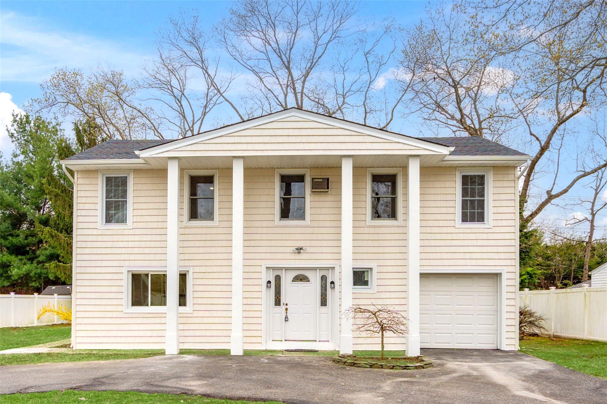 Pinewood Drive, Commack, Hamptons, NY - 4 Bedrooms  
3 Bathrooms - 