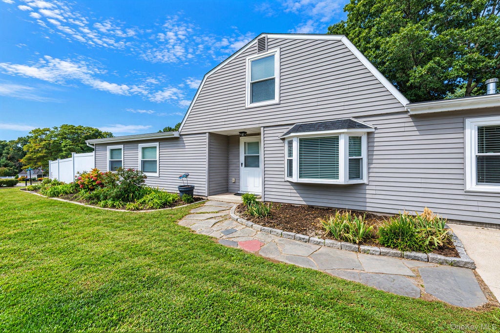 Photo of 27 Lehigh Lane, Farmingville, NY 11738 (MLS # 1058608)