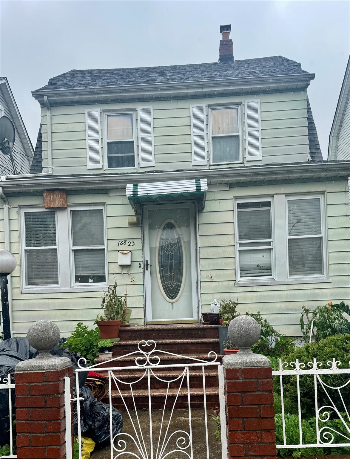 Mangin Avenue, Jamaica, Queens, NY - 4 Bedrooms  
3 Bathrooms  
8 Rooms - 
