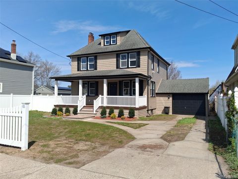 Photo of 84 Holland Avenue, Elmont, NY 11003 (MLS # 984120)