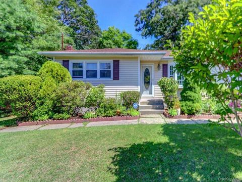 Photo of 22 Teller Avenue, Coram, NY 11727 (MLS # 928025) Photo of 22 Teller Avenue, Coram, NY 11727 (MLS # 928025)