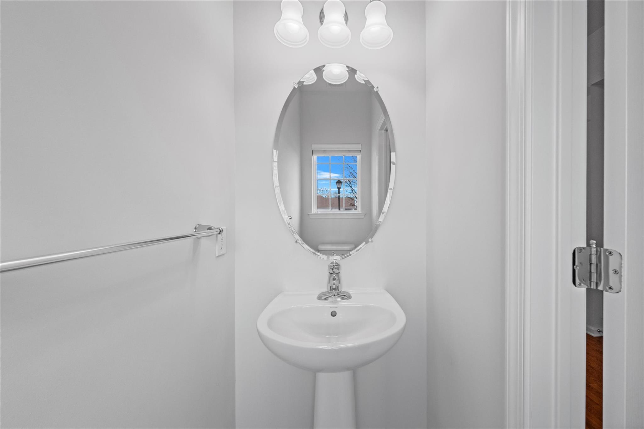 Newburgh, New York 12550, United States, 3 Bedrooms Bedrooms, ,3 BathroomsBathrooms,Residential,Pending,10501