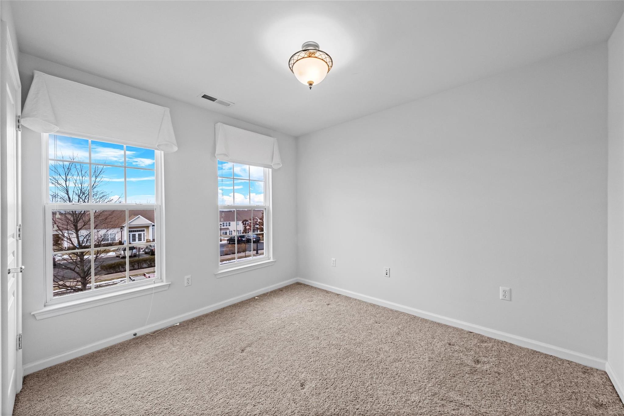 Newburgh, New York 12550, United States, 3 Bedrooms Bedrooms, ,3 BathroomsBathrooms,Residential,Pending,10501