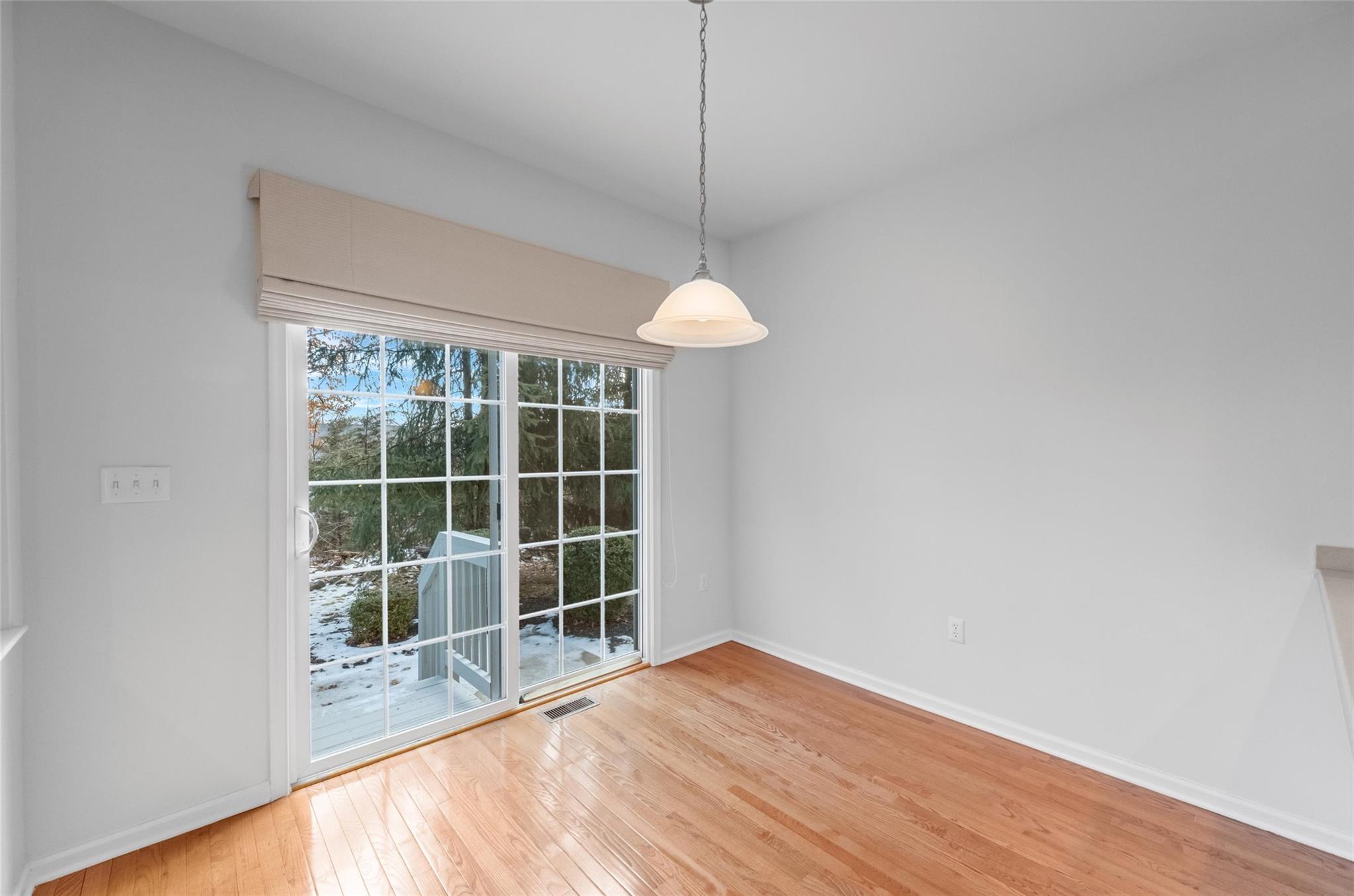 Newburgh, New York 12550, United States, 3 Bedrooms Bedrooms, ,3 BathroomsBathrooms,Residential,Pending,10501