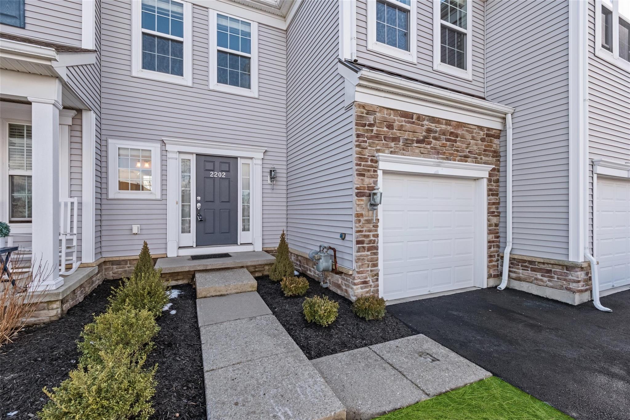 Newburgh, New York 12550, United States, 3 Bedrooms Bedrooms, ,3 BathroomsBathrooms,Residential,Pending,10501