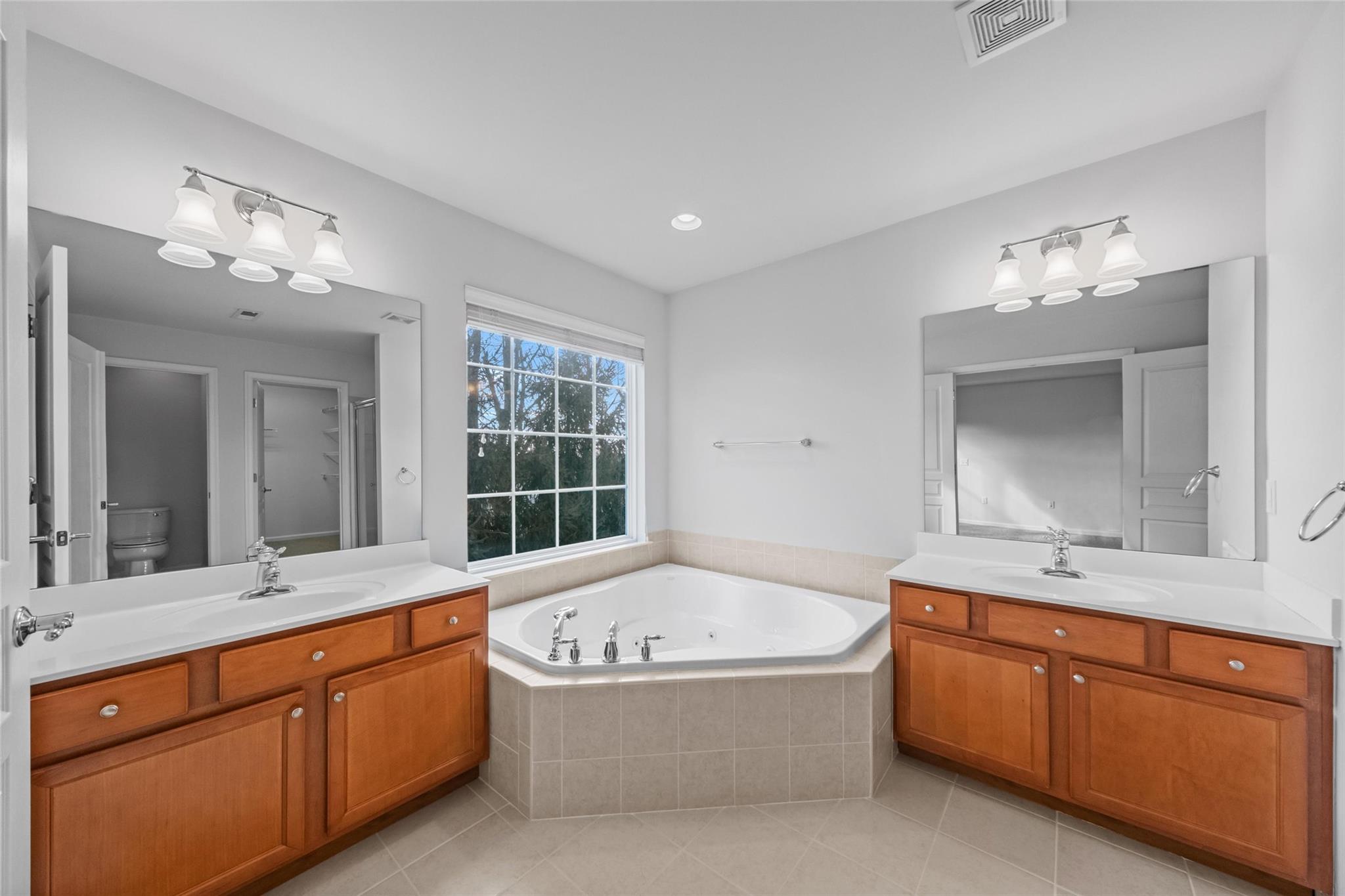 Newburgh, New York 12550, United States, 3 Bedrooms Bedrooms, ,3 BathroomsBathrooms,Residential,Pending,10501