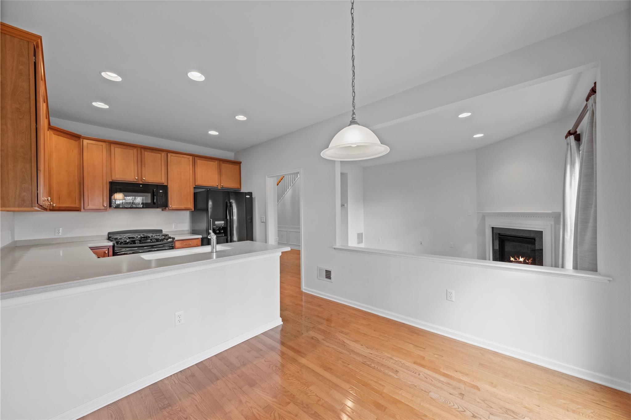 Newburgh, New York 12550, United States, 3 Bedrooms Bedrooms, ,3 BathroomsBathrooms,Residential,Pending,10501