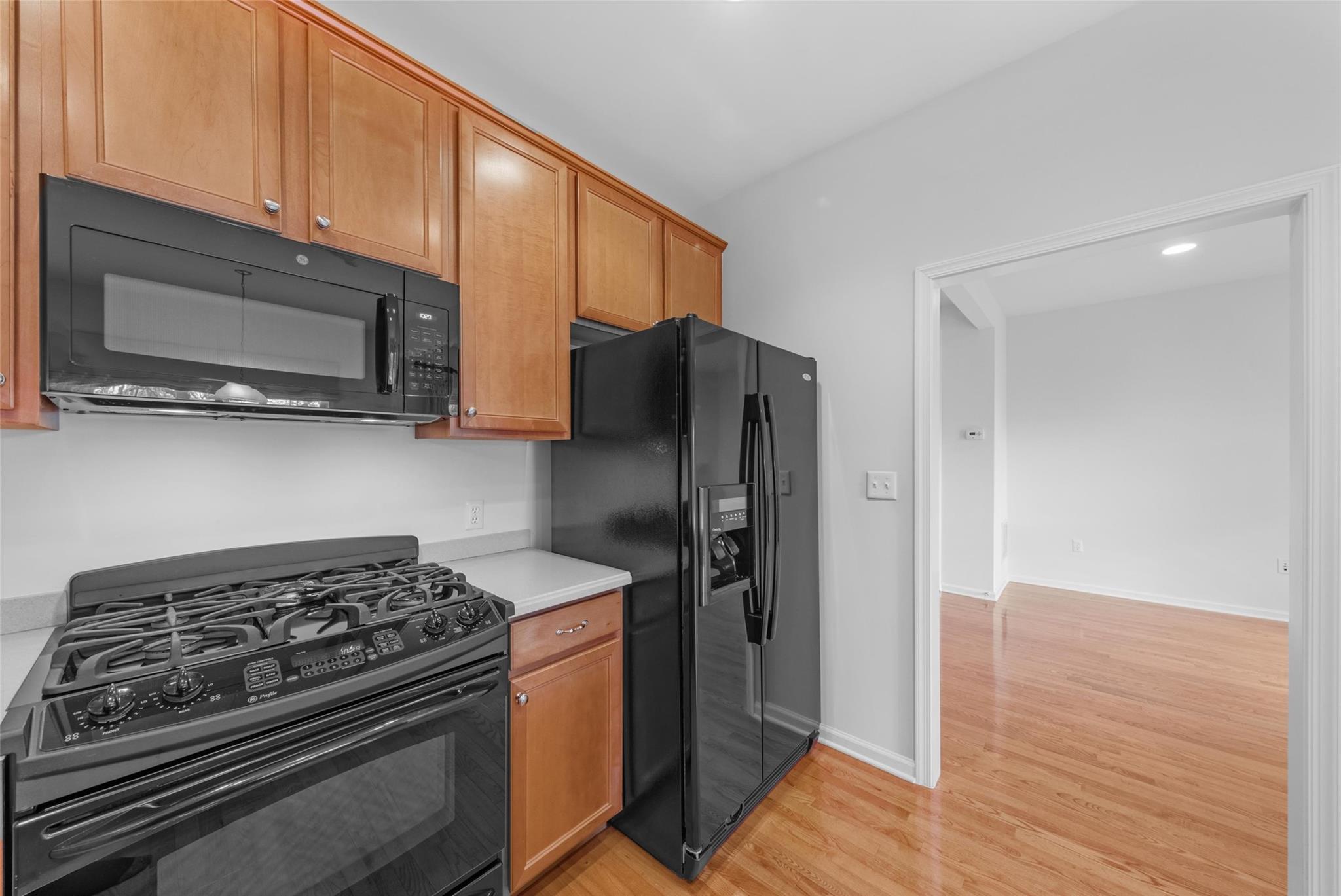 Newburgh, New York 12550, United States, 3 Bedrooms Bedrooms, ,3 BathroomsBathrooms,Residential,Pending,10501