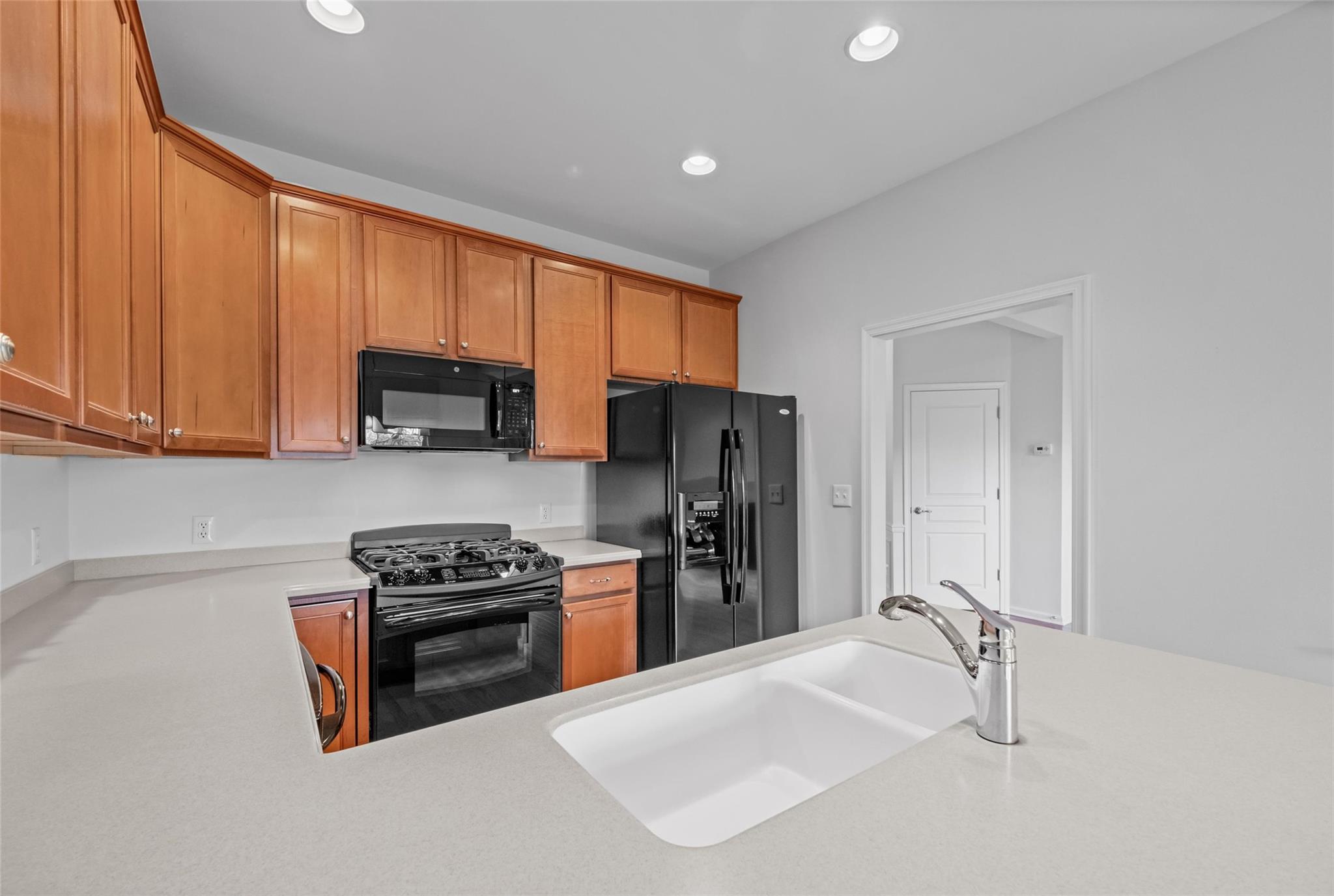 Newburgh, New York 12550, United States, 3 Bedrooms Bedrooms, ,3 BathroomsBathrooms,Residential,Pending,10501