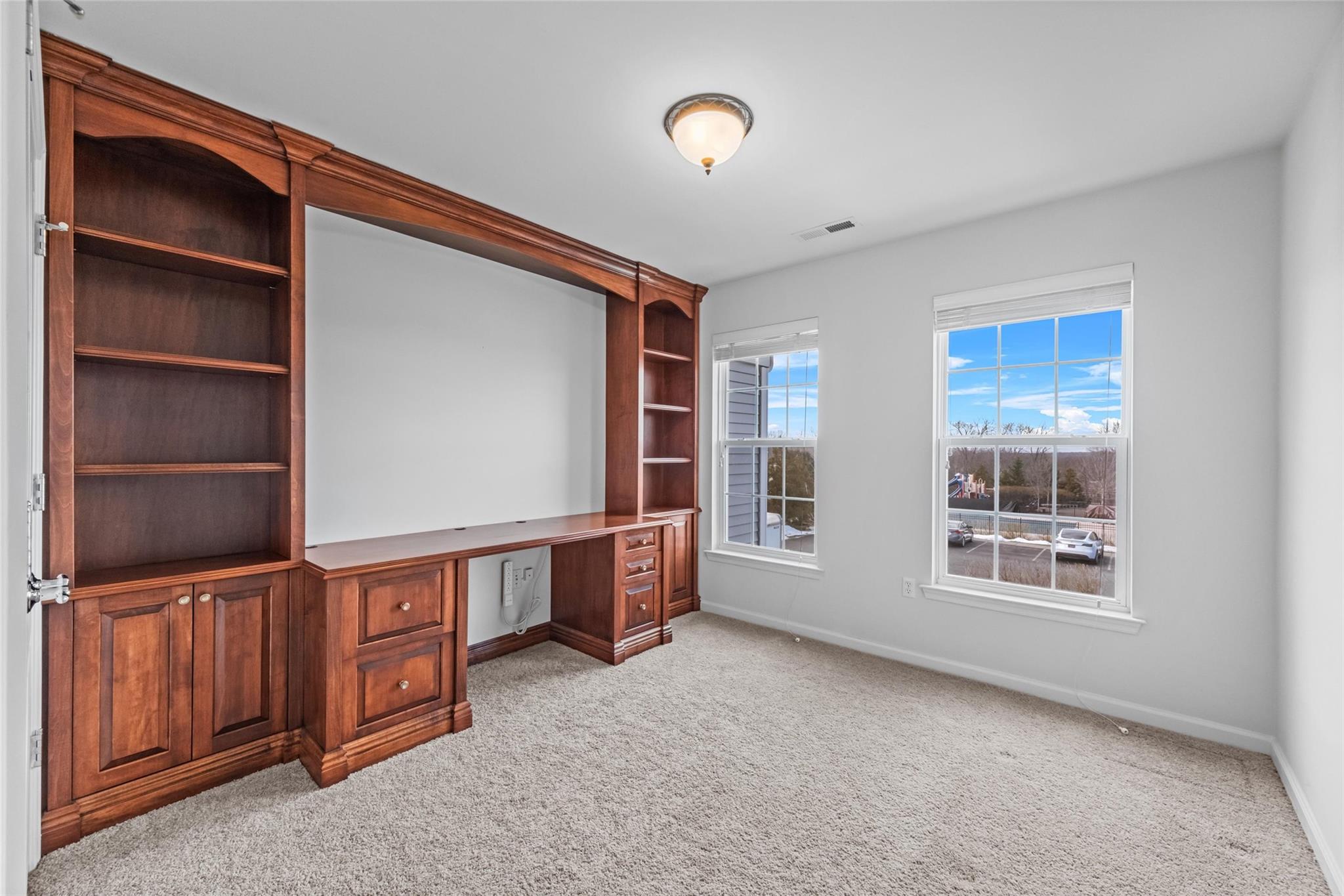 Newburgh, New York 12550, United States, 3 Bedrooms Bedrooms, ,3 BathroomsBathrooms,Residential,Pending,10501