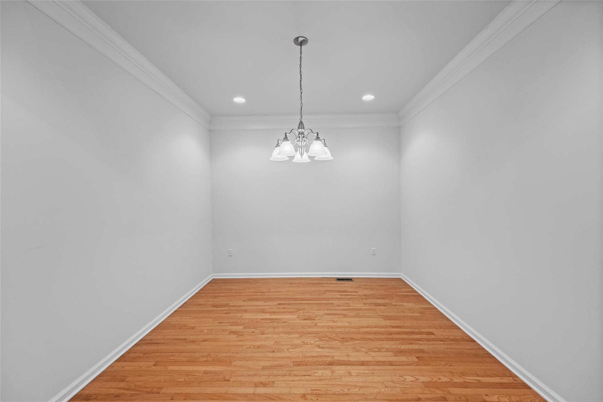 Newburgh, New York 12550, United States, 3 Bedrooms Bedrooms, ,3 BathroomsBathrooms,Residential,Pending,10501