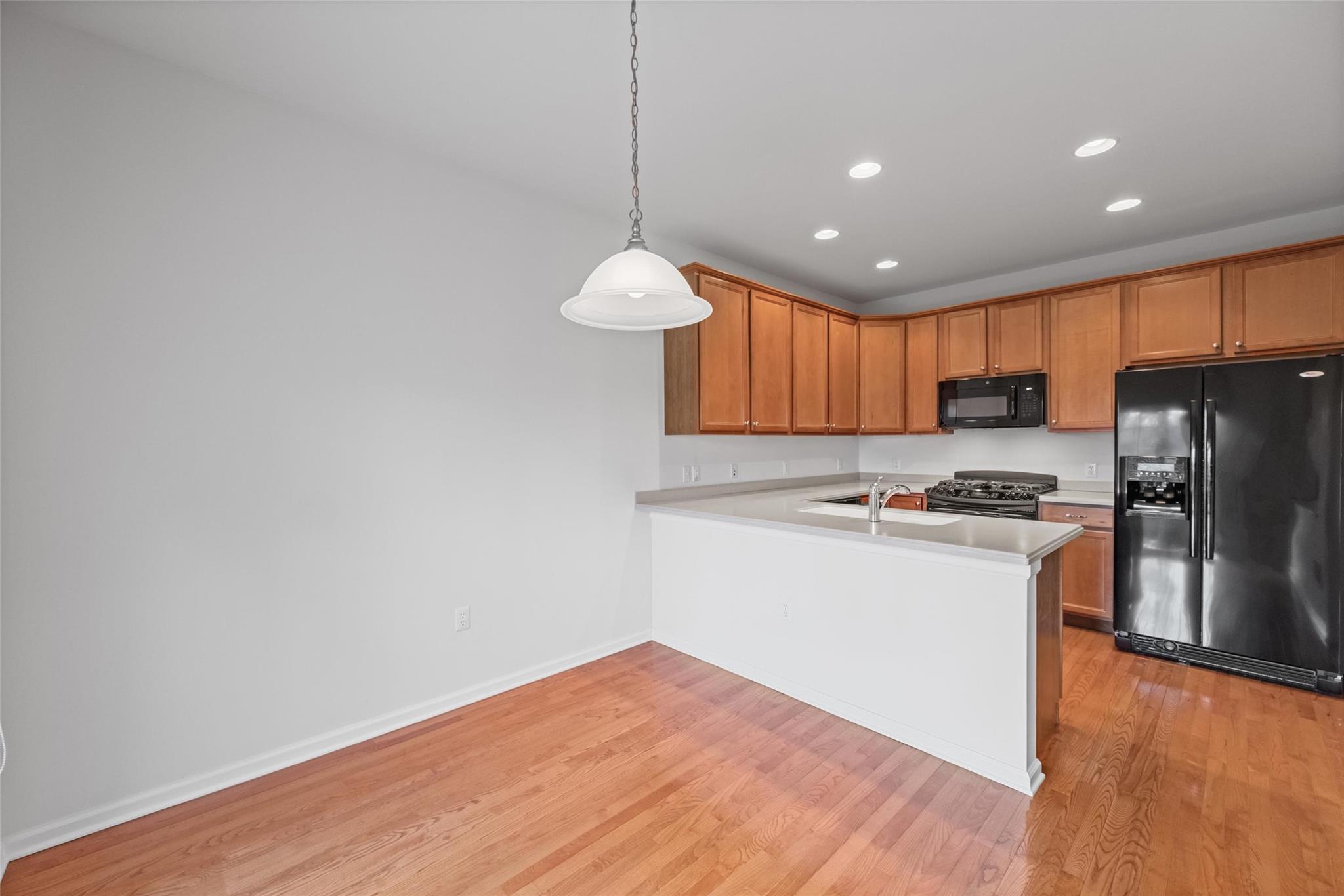 Newburgh, New York 12550, United States, 3 Bedrooms Bedrooms, ,3 BathroomsBathrooms,Residential,Pending,10501