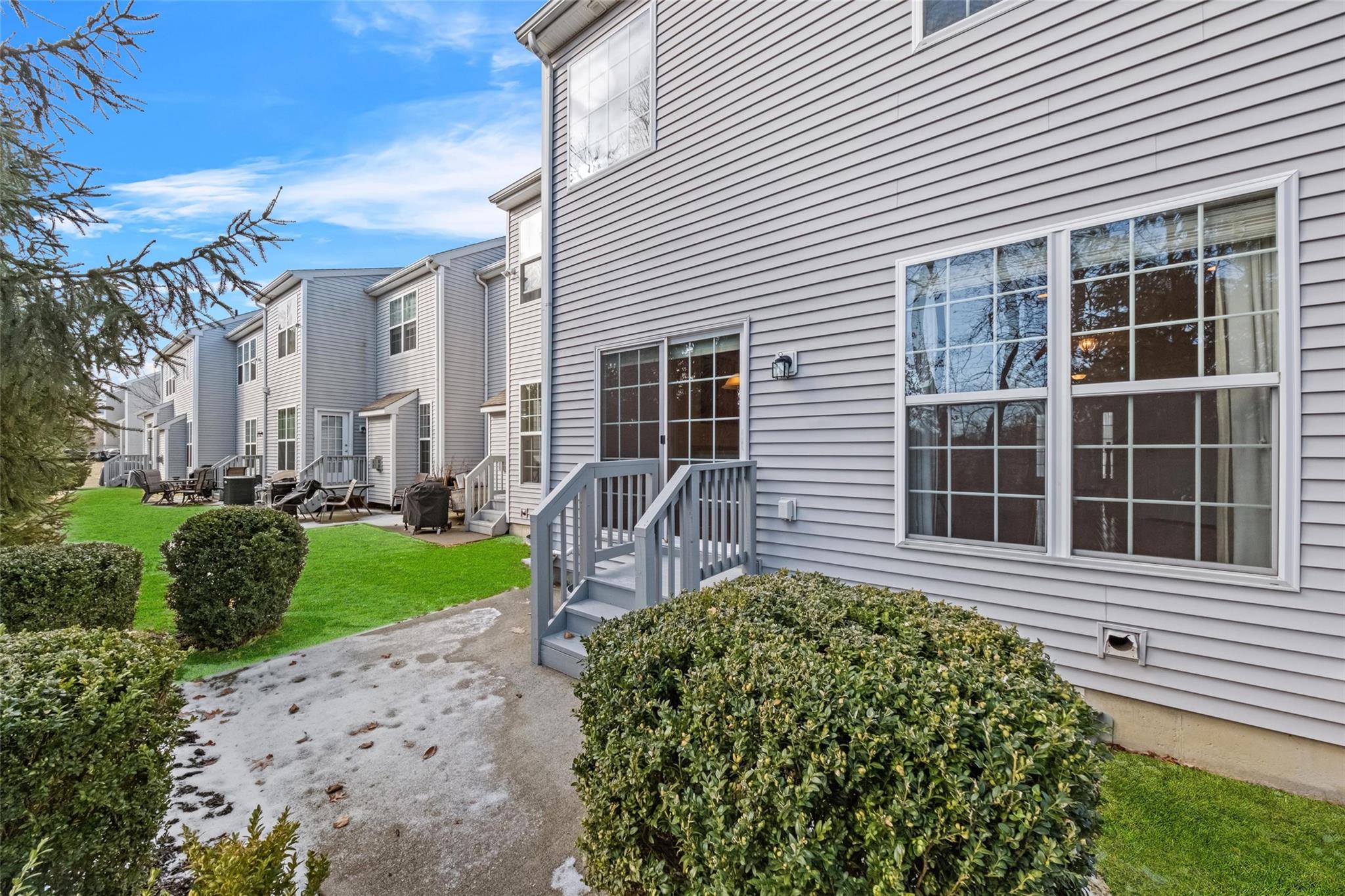 Newburgh, New York 12550, United States, 3 Bedrooms Bedrooms, ,3 BathroomsBathrooms,Residential,Pending,10501